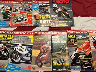 Se venden revistas antiguas de motociclismo