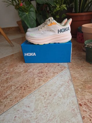 Hoka Clifton 9 Rosa/Blanco