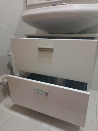 Mueble bajo lavabo blanco