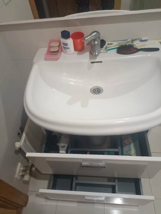 Mueble bajo lavabo blanco