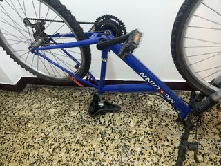 Bicicleta con ruedas pinchadas