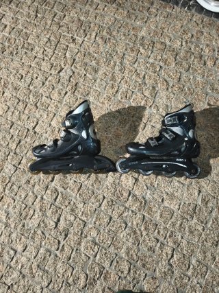 Patins em linha pretos e cinza