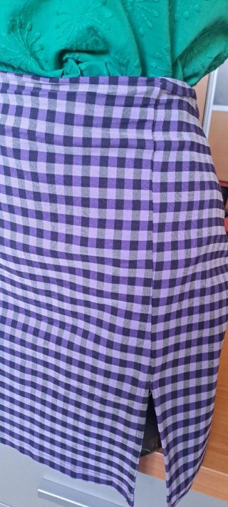 Conjunto top verde y falda cuadros morada