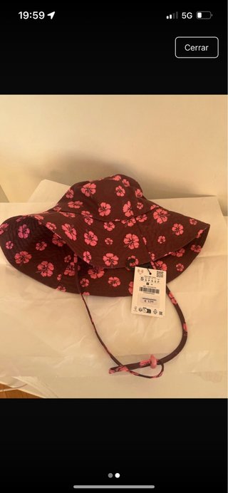 Gorro de playa Zara flores rosas