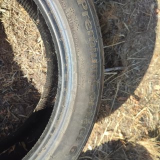 Neumático Continental 215/45R17