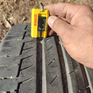 Neumático Continental 215/45R17