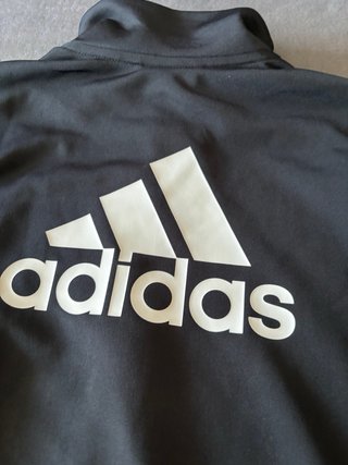 Chaqueta deportiva Adidas negra