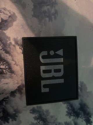 Altavoz JBL Negro Pequeño