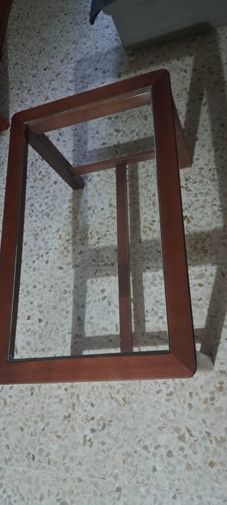 Mesa elevable de cristal y madera