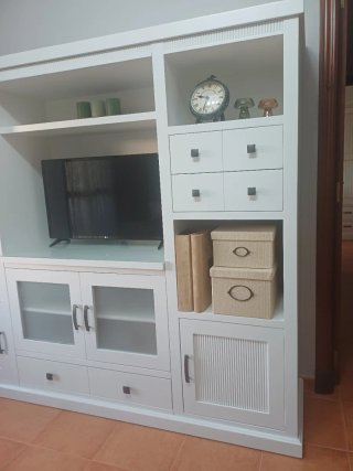 Mueble salón TV y vitrina madera lacado blanco