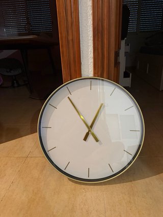 Reloj de pared dorado 30cm