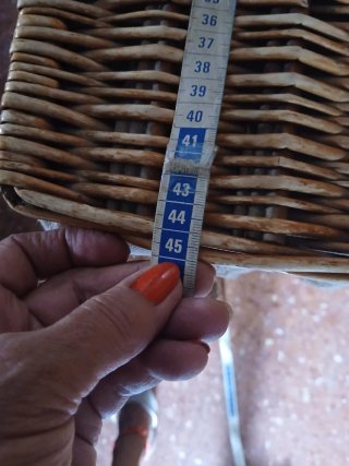 Cesto de mimbre con forro de tela