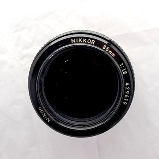 Obiettivo Nikkor 85mm f/1.8 K per fotocamere Nikon