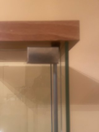 Vitrina expositora cristal y madera Ikea.