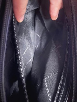 Bolso Michael Kors Voyager Negro Cuero