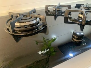 Placa de gas Whirlpool 3 fuegos cristal negro