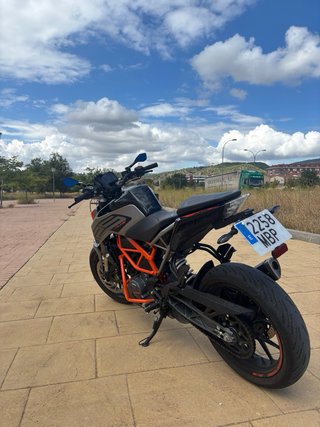 KTM Duke 125 2022 Negra/Naranja