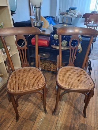 Juego de 2 sillas de madera y ratán
