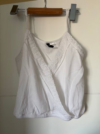 Top blanco con encaje