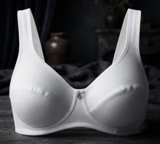 Sujetador 120 C blanco muy elegante con un adorno