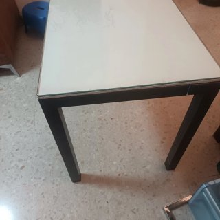 Mesa forja con tablero y cristal para enaguillas.