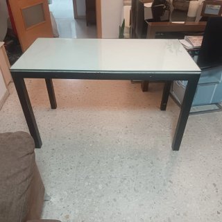 Mesa forja con tablero y cristal para enaguillas.