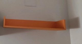 Estantería naranja de madera