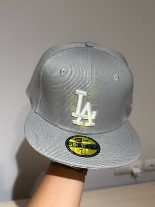 Gorra LA Dodgers Fitted Gris Talla 7 3/8