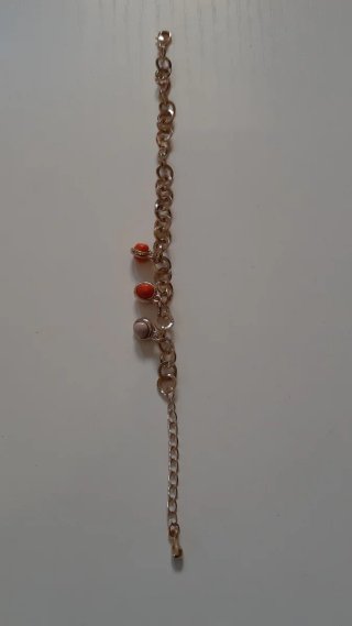 Set 2 bracciali dorati con perle.Nessun brand