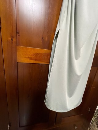 Vestido verde con escote cuadrado y nudo
