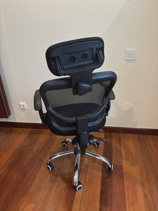 Silla ergonómica de oficina negra