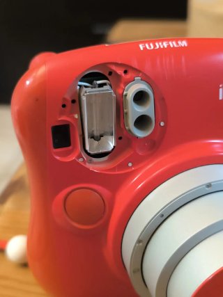 Fujifilm Instax Mini 25 Cámara Roja con defectos