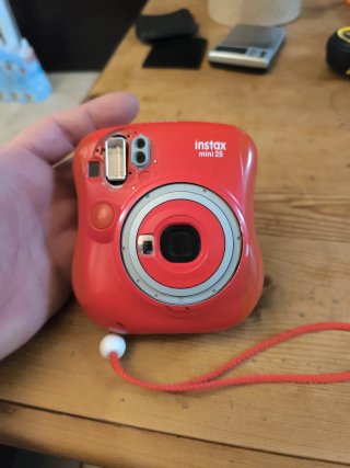 Fujifilm Instax Mini 25 Cámara Roja con defectos