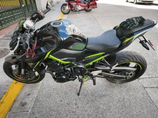 Kawasaki Z900 Negra y Verde