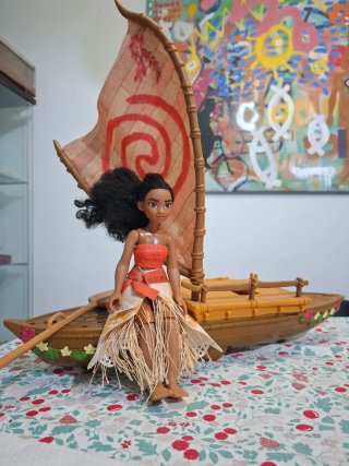 Barco de Vaiana con luz y muñeca