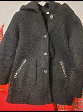 Cappottino nero con cappuccio