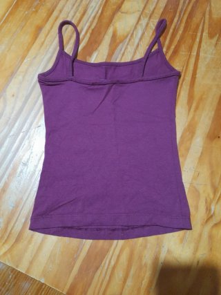 Camiseta tirantes morada mujer