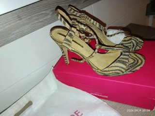 Zapatos de tacón MARIAMARE cebra dorados
