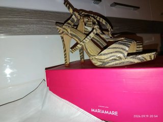 Zapatos de tacón MARIAMARE cebra dorados