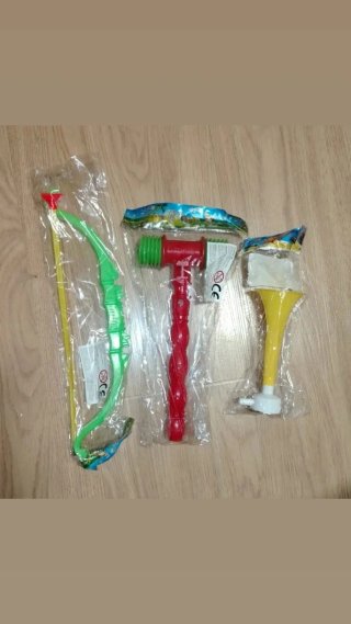 Lote Juguetes: Arco, Hacha y Trompeta