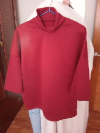 Conjunto Sudadera y Falda Roja