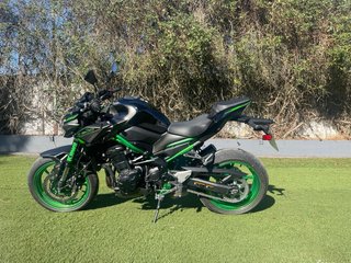 Kawasaki Z900 Negra y Verde