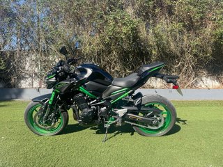 Kawasaki Z900 Negra y Verde