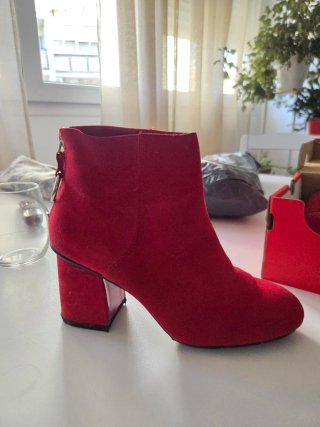 Botines ante rojo tacón talla 37