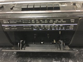 Radio Cassette Sony CFS-210L Vintage FM/MW/LW/SW