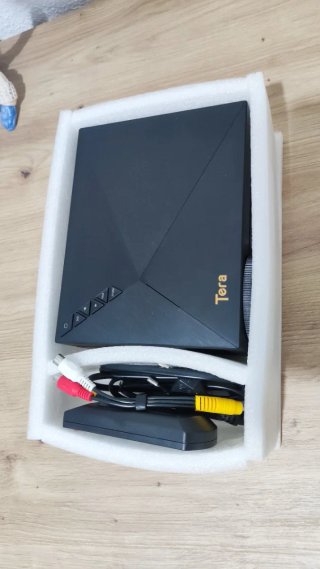 Proyector LED Tera 1080p con Mando y Cables