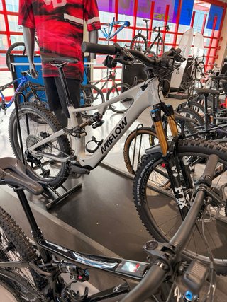 AMFLOW PX CARBON PRO (700WH)