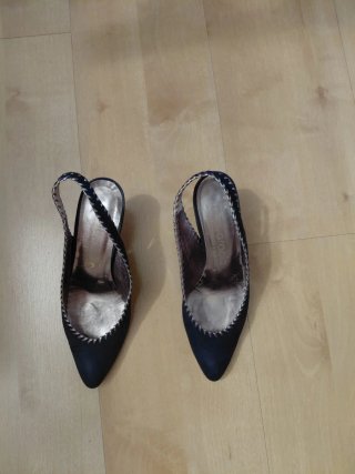 Zapatos de vestir azul marino y plata
