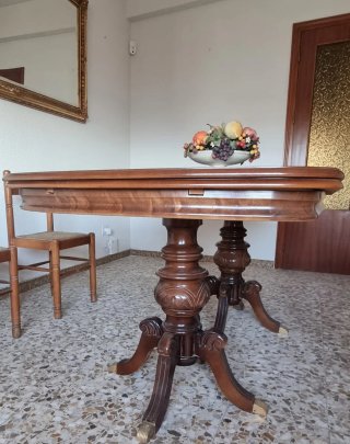 Mesa de comedor y 4 sillas de madera