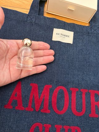 Bolso y perfume Sezane